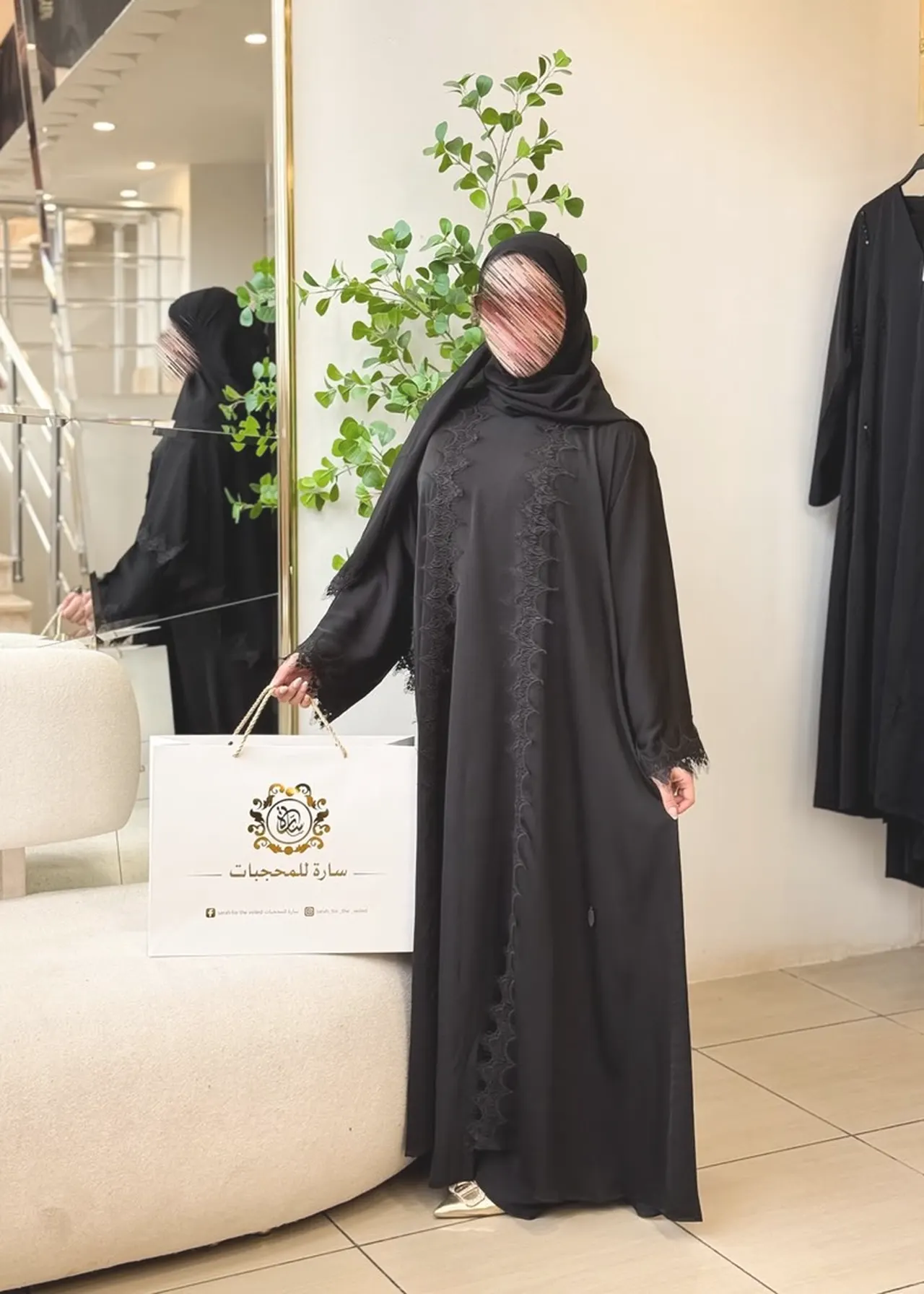 عباية سوداء بدانتيل
